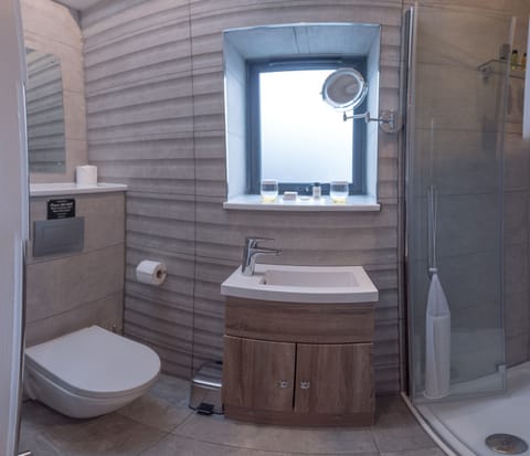 Standard Double Room, Ensuite (Nook room) | Bathroom