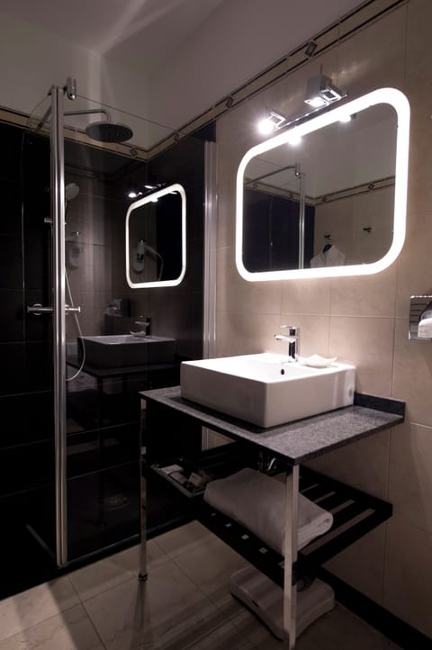 ARTSY room | Bathroom | Free toiletries, hair dryer, bathrobes, slippers