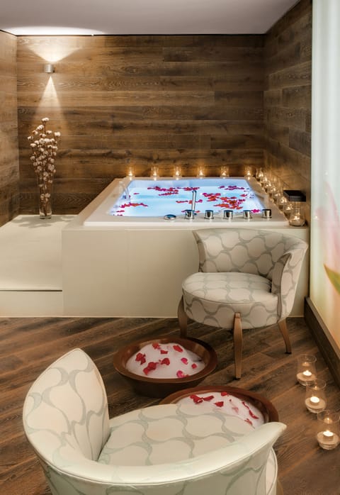 Couples treatment rooms, sauna, spa tub, steam room, Turkish bath