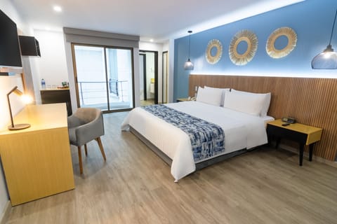 Standard Single Room, 1 King Bed | Premium bedding, down comforters, minibar, in-room safe