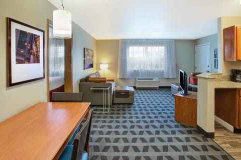 Suite, 1 Bedroom | Premium bedding, desk, iron/ironing board, free WiFi