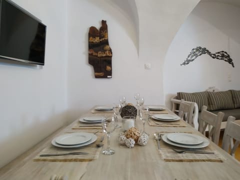 Apartment, 3 Bedrooms | In-room dining