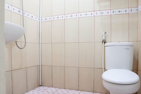 Standard Double Room | Bathroom | Shower, towels