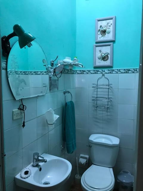 Standard Triple Room | Bathroom | Shower, towels, toilet paper