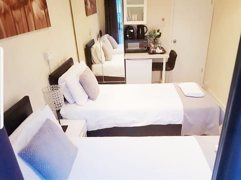 Classic Double or Twin Room, Shared Bathroom