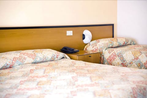 Triple Room | Desk, cribs/infant beds, free WiFi