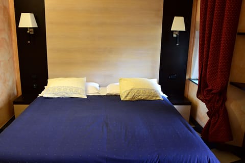 1 bedroom, premium bedding, in-room safe, desk