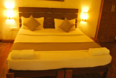 Luxury Double Room | In-room safe, desk, rollaway beds, free WiFi