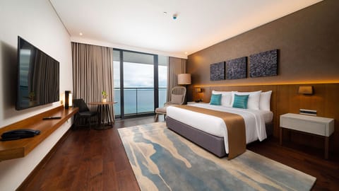 Premier Seaview with Balcony | Minibar, in-room safe, individually decorated, individually furnished