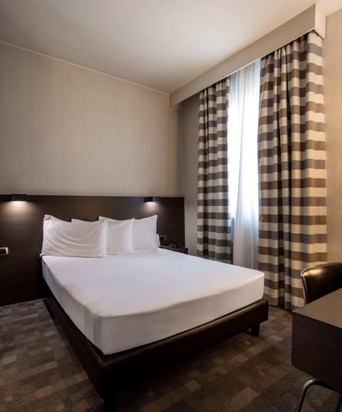 Minibar, in-room safe, desk, laptop workspace