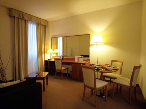 Suite, 1 King Bed | Down comforters, minibar, in-room safe, desk