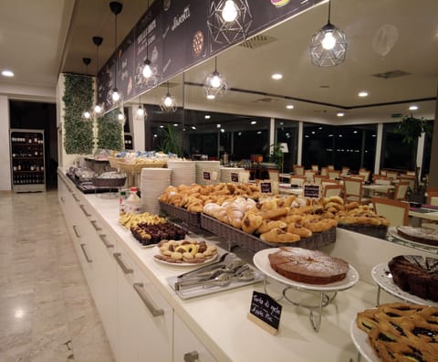Daily buffet breakfast (EUR 9 per person)