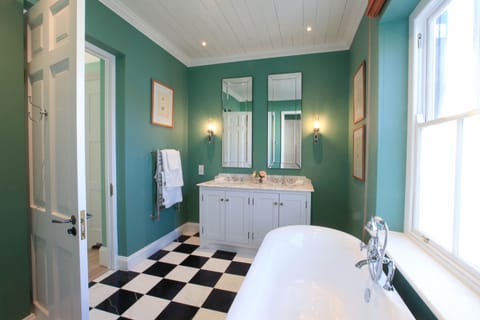 Pool House | Bathroom | Free toiletries, hair dryer, towels, soap