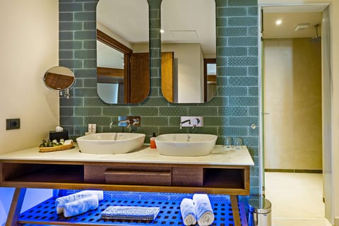 Ambassador Junior Suite | Bathroom | Designer toiletries, hair dryer, bathrobes, slippers