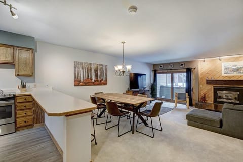 Premier Condo | Living area