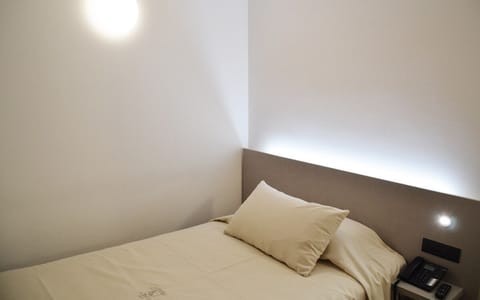 City Room | Down comforters, in-room safe, soundproofing, free WiFi