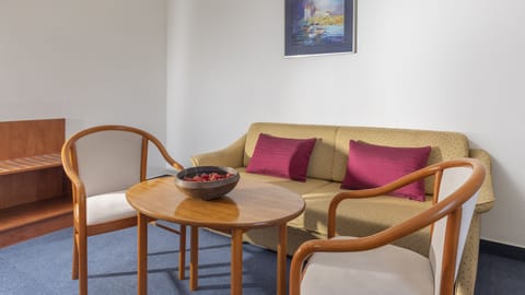 Junior Suite | Minibar, in-room safe, free WiFi, bed sheets