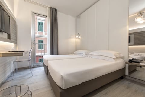 Comfort Twin Room | Hypo-allergenic bedding, down comforters, minibar, in-room safe