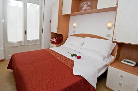 Standard Double or Twin Room | Minibar, in-room safe, desk, free WiFi