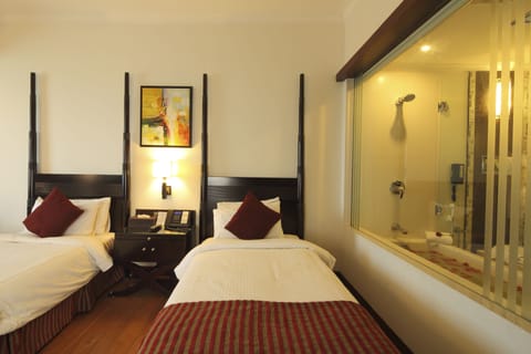 Deluxe Double Room | Minibar, in-room safe, desk, soundproofing