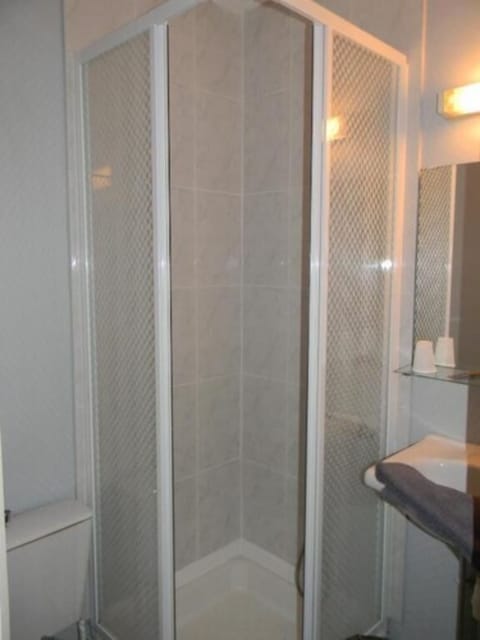 Double Room | Bathroom | Shower, free toiletries, towels, soap