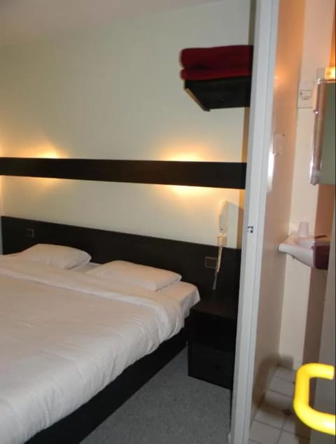 Double Room | Blackout drapes, soundproofing, free WiFi, bed sheets