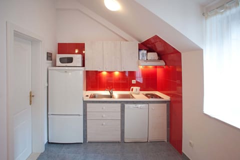 Studio Apartment for 3 people | Private kitchen | Full-size fridge, microwave, espresso maker, coffee/tea maker