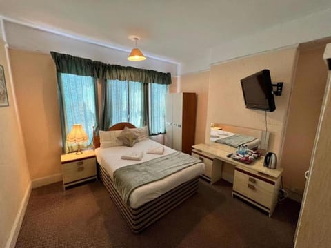 Standard Double Room, 1 Queen Bed | Desk, soundproofing, free WiFi, bed sheets