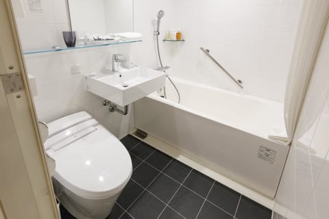 Combined shower/tub, free toiletries, hair dryer, slippers