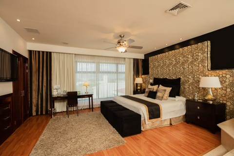 Master Suite | Premium bedding, down comforters, in-room safe, desk