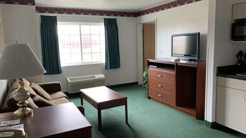 Suite, 1 King Bed | Iron/ironing board, cribs/infant beds, free WiFi, bed sheets