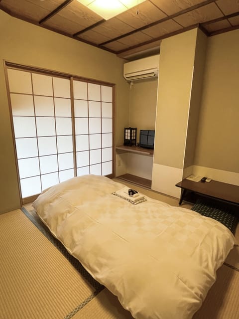 Japanese Style Reasonable without Bath with Toilet - Single Use | Free WiFi, bed sheets