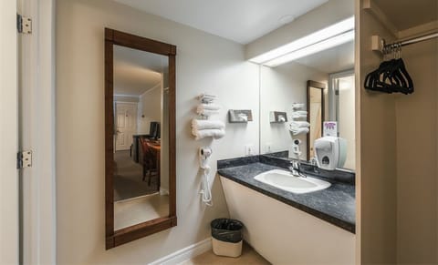 Executive Double Room, 2 Double Beds  | Bathroom | Combined shower/tub, hair dryer, towels