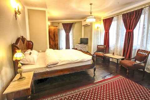 Deluxe Double Room | Premium bedding, down comforters, pillowtop beds, in-room safe