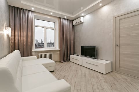 Deluxe Apartment (floor 4) | Living room | 43-inch flat-screen TV with cable channels, LED TV