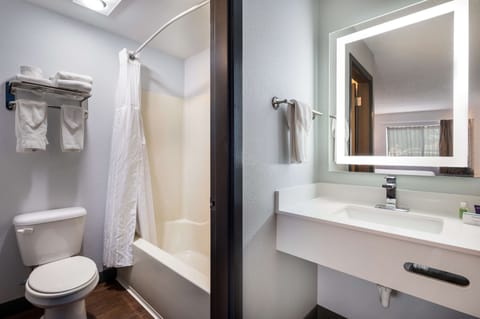 Room, 1 King Bed, Jetted Tub | Bathroom | Combined shower/tub, designer toiletries, hair dryer, towels