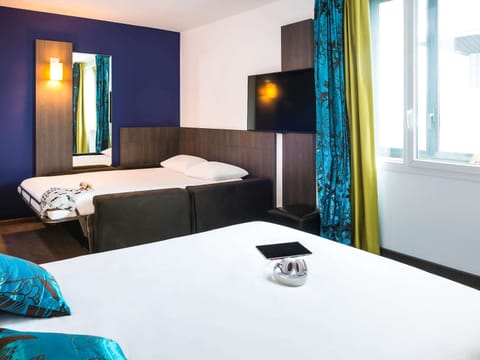 Junior Suite, 1 Double Bed | Premium bedding, in-room safe, desk, blackout drapes