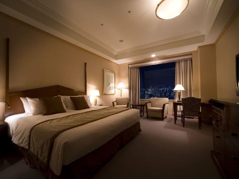 Imperial Floor, Deluxe Double Room, Non Smoking , Lounge Access | Down comforters, minibar, in-room safe, desk