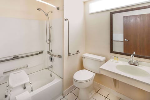 Standard Room, 1 Queen Bed, Accessible, Non Smoking (Mobility) | Accessible bathroom