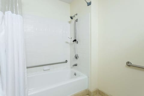 Room, 1 Queen Bed, Accessible, Non Smoking (Mobility Accessible) | Bathroom | Combined shower/tub, free toiletries, hair dryer, towels