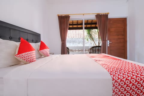 Deluxe Double Room | Desk, free WiFi, bed sheets