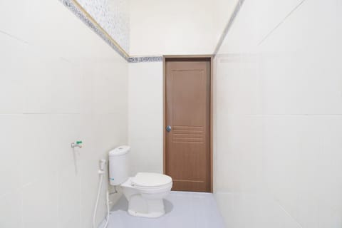 Standard Double Room | Bathroom | Shower, towels