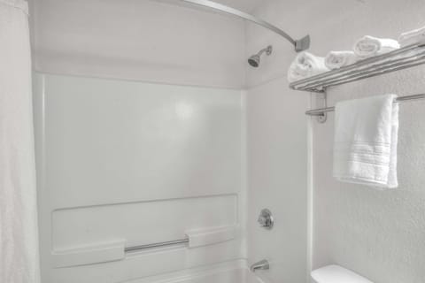 Standard Room, 1 King Bed, Smoking | Bathroom | Bathtub, free toiletries, hair dryer, towels