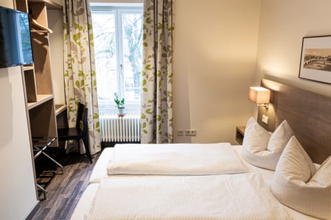 Classic Double Room | Desk, blackout drapes, free WiFi, bed sheets