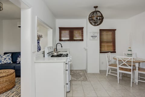 Cottage | Private kitchen | Fridge, oven, coffee/tea maker, cookware/dishes/utensils