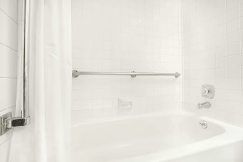 Standard Room, 1 Queen Bed | Bathroom | Combined shower/tub, hydromassage showerhead, designer toiletries