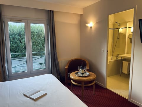 Superior Double Room, 1 Queen Bed, Non Smoking | Desk, blackout drapes, soundproofing, free WiFi