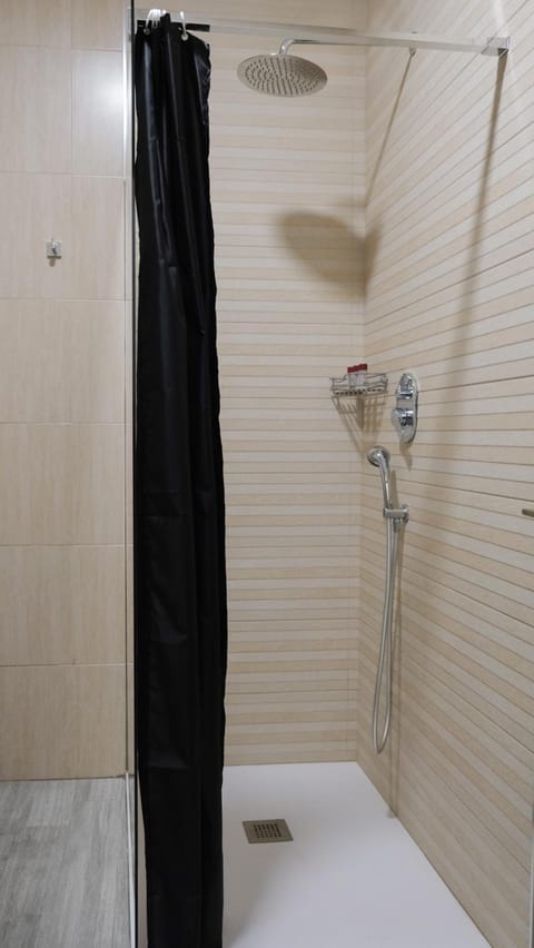 Double or Twin Room | Bathroom | Shower, towels