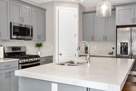 House, 4 Bedrooms | Private kitchen | Fridge, oven, coffee/tea maker, toaster