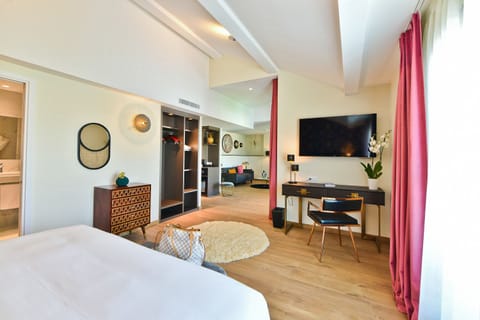 Junior Suite, Balcony, City View | Minibar, in-room safe, individually decorated, individually furnished